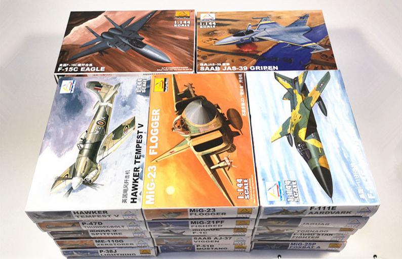 Model Kit Revell - 25 قطعة نموذج طائرة عسكرية بلاستيكية