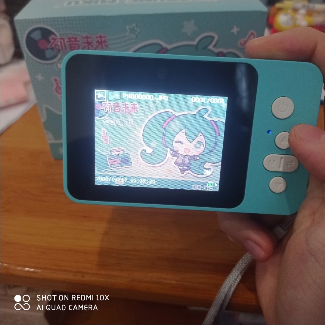 كاميرا رقمية أصلية هاتسوني ميك - مراجعة Model Kit Hatsune Miku وسعره