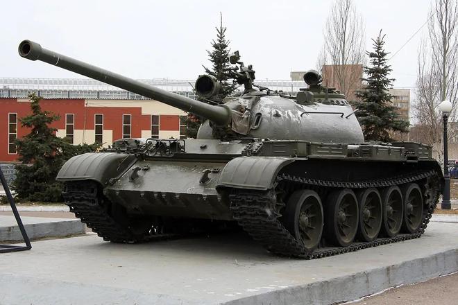 1/144 مقياس السوفياتي T-54 مجم - مراجعة Model Kit Walmart وسعره