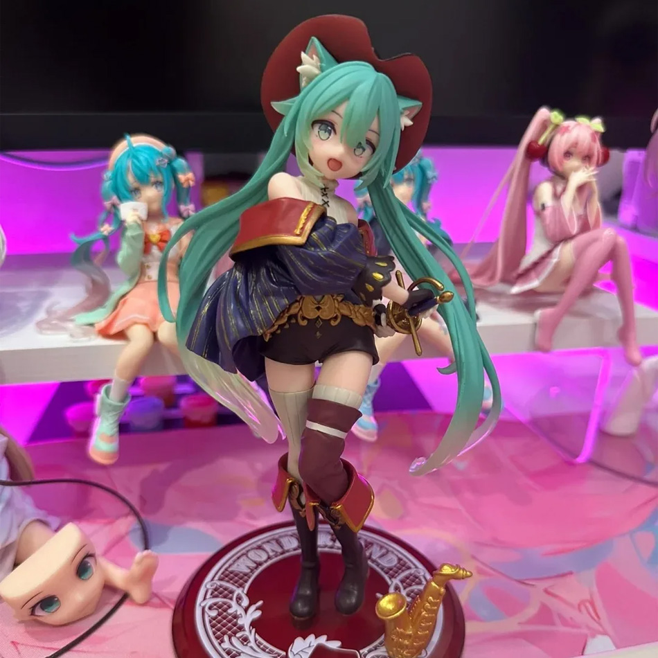 هاتسون ميكو سطح المكتب لطيف عم - مراجعة Model Kit Hatsune Miku وسعره
